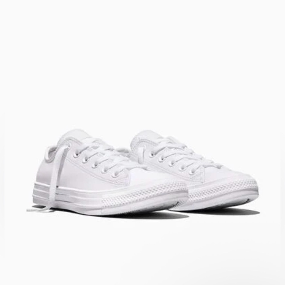 Chuck Taylor All Star Leather- White- 6.5